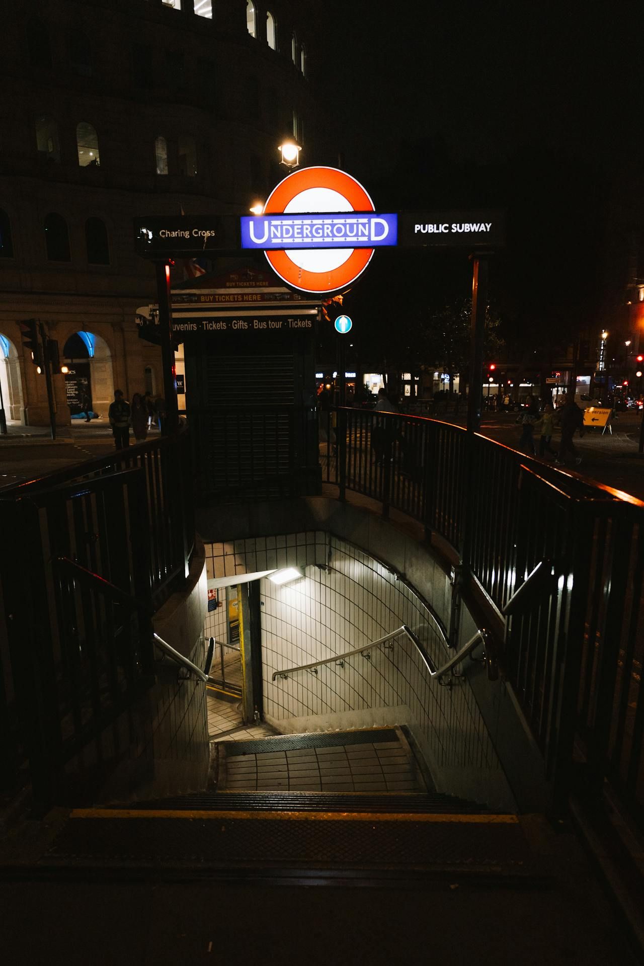 charing cross underground station