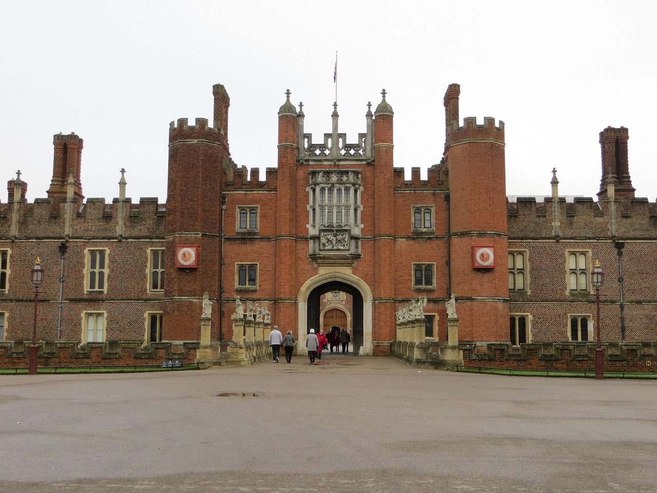 hampton court palace